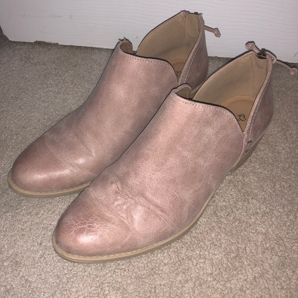 Super cute, blush booties.